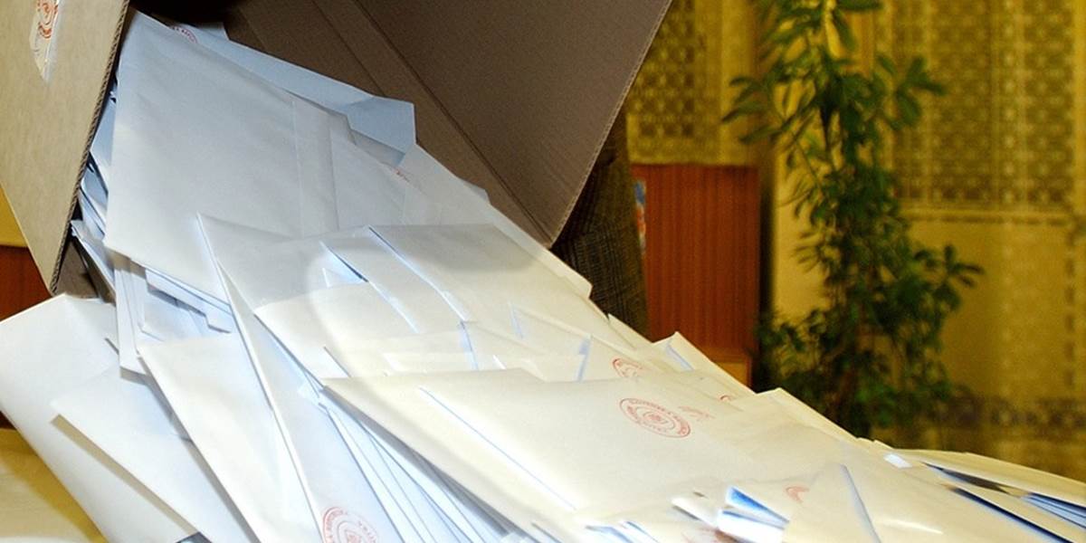 Voľby v Česku sa skončili, hlasy budú spočítavať do rána