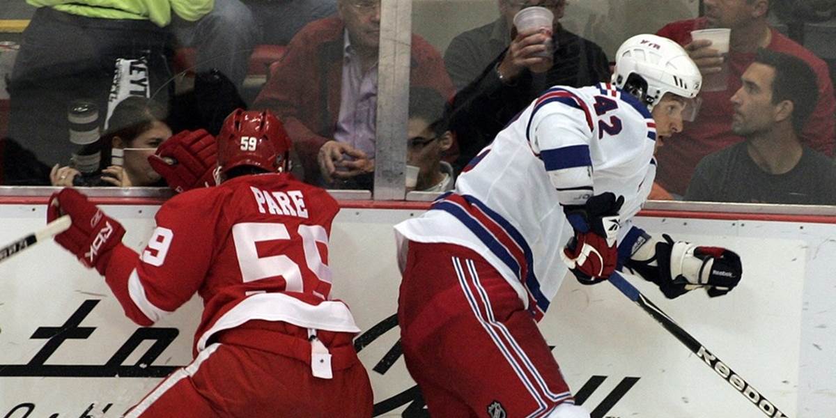 KHL: Kanaďan Paré pre trest vynechal sobotňajší duel Metallurgu Magnitogorsk