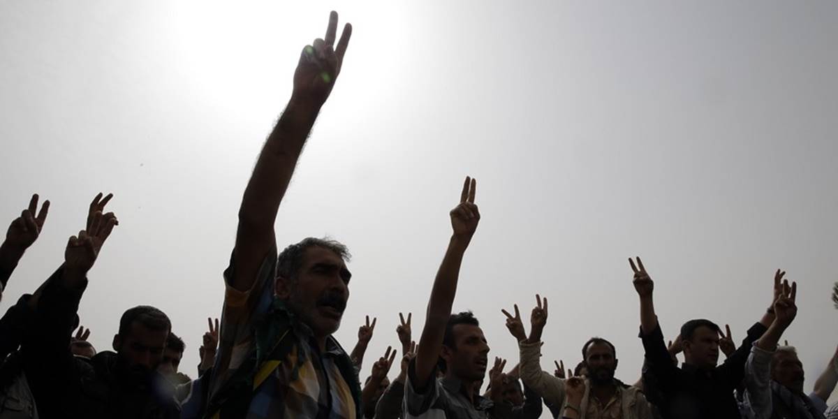 Proti Islamskému štátu demonštrujú tisíce Kurdov