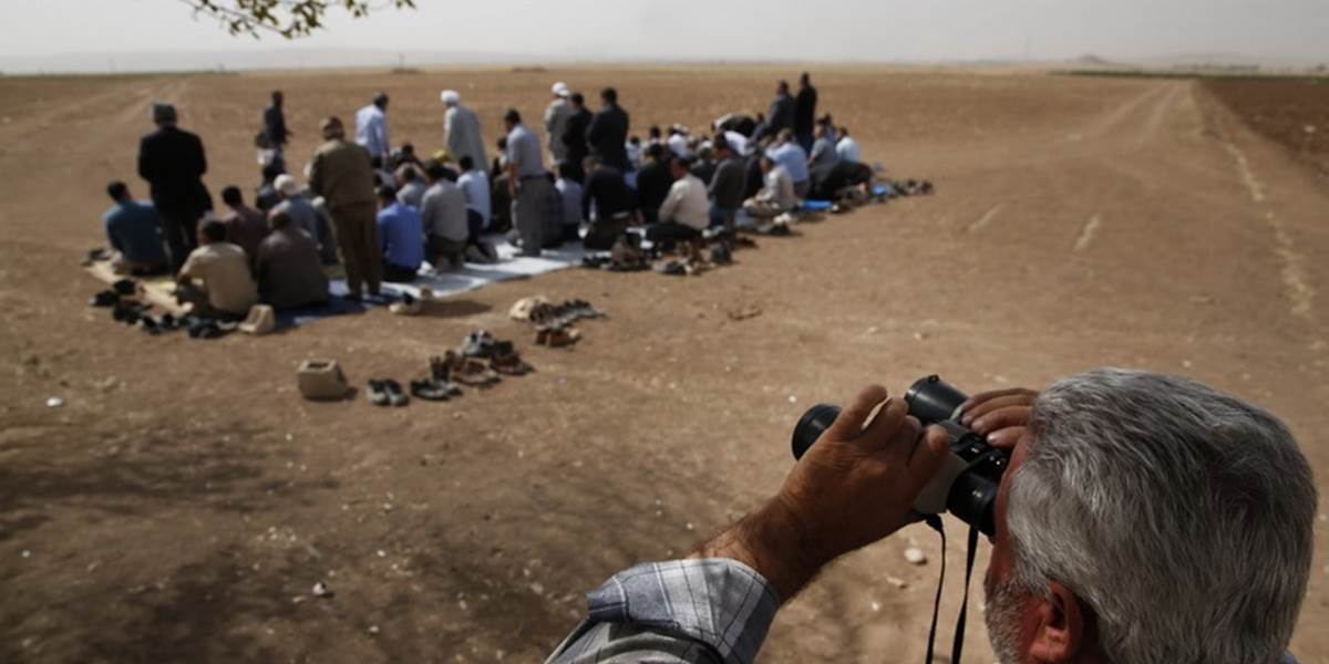 Islamský štát podľa svojho časopisu zotročil zajatých jezídov