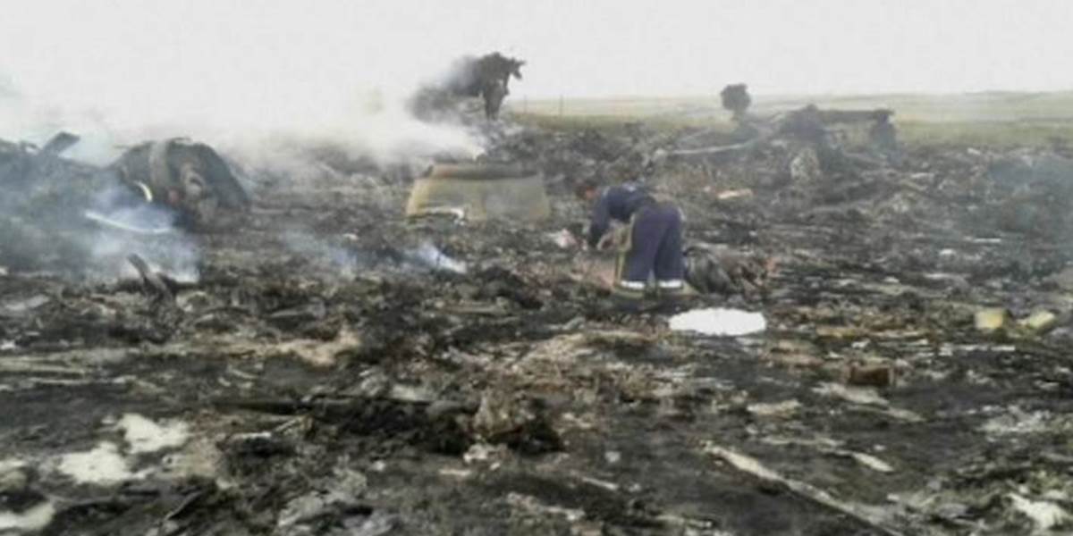Holandskí experti sa napriek bojom vrátili na miesto pádu lietadla