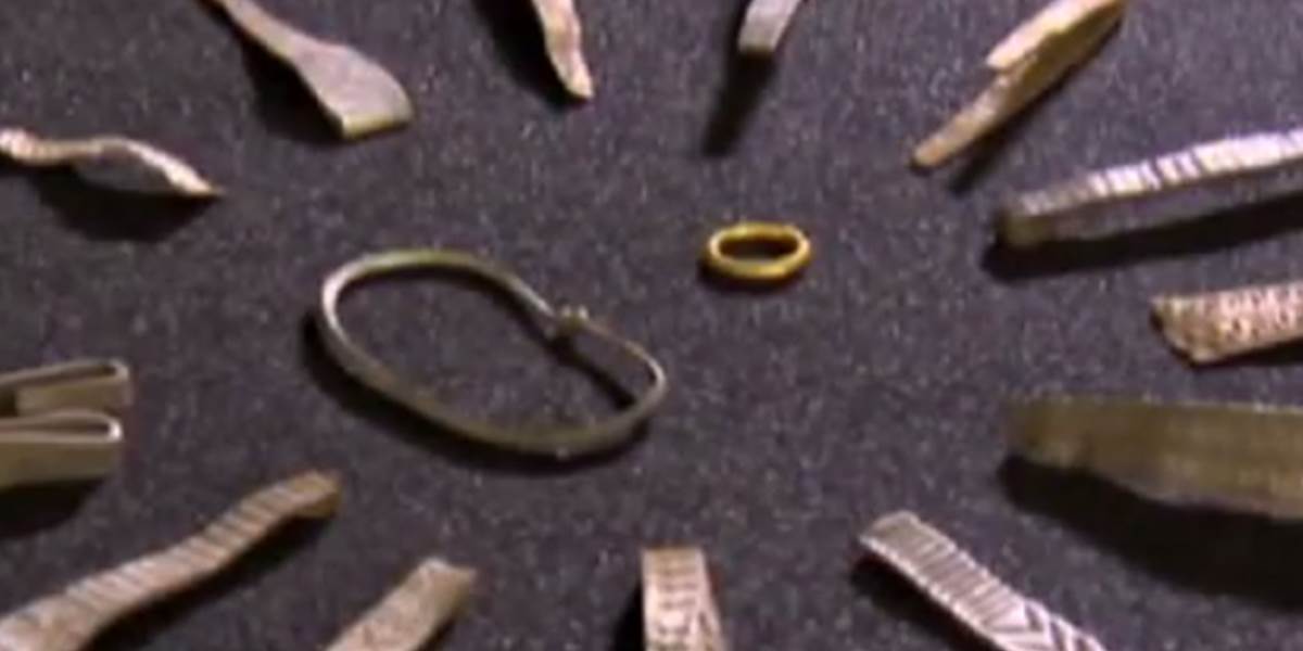 VIDEO Škótsky detektorista objavil 1000-ročný vikingský poklad