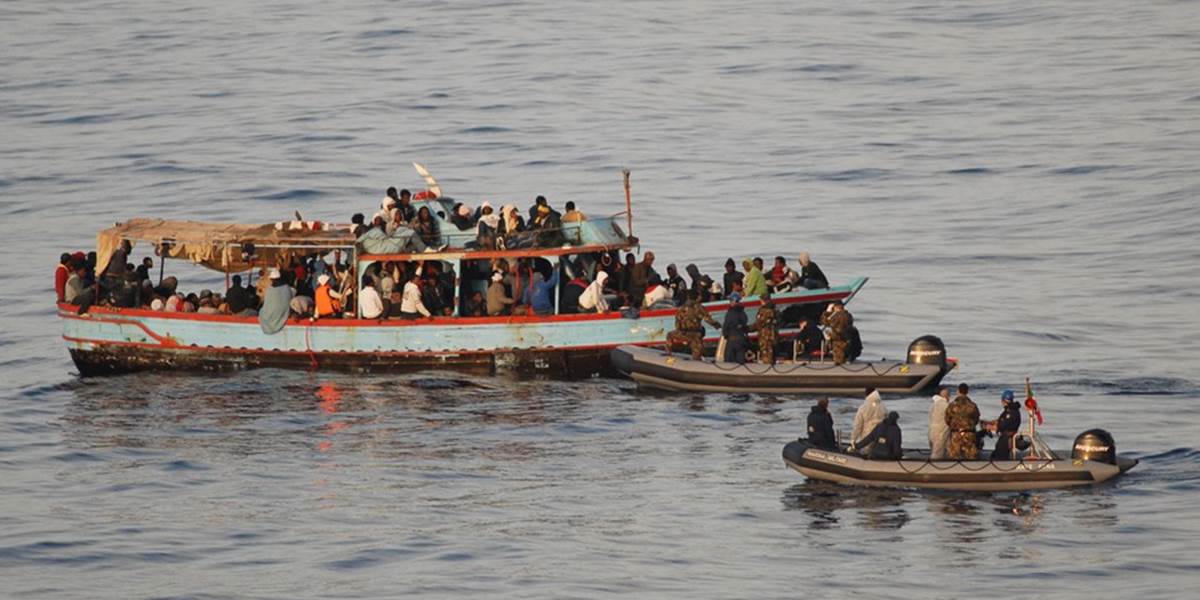 V Malajzii sa utopili traja indonézski utečenci, 26 ľudí z lode zachránili