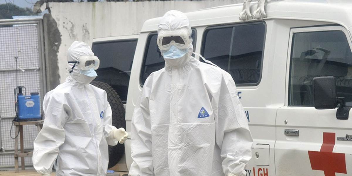 Úmrtnosť na ebolu stúpla na 70 percent, zomrelo už 4400 ľudí