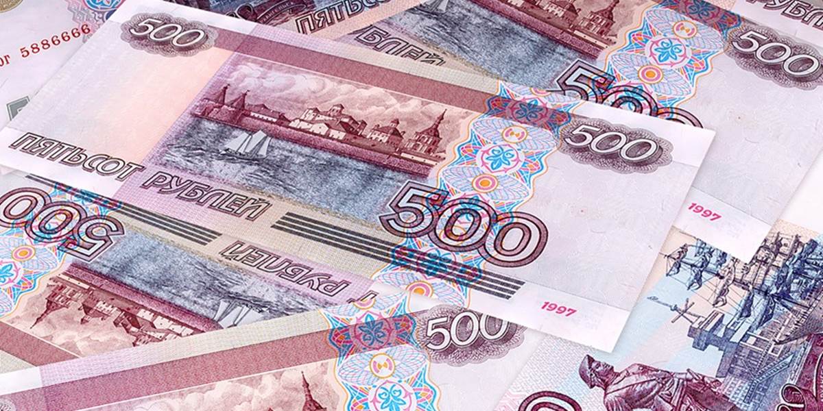 Ruský rubeľ oslabil voči doláru na nové historické minimum