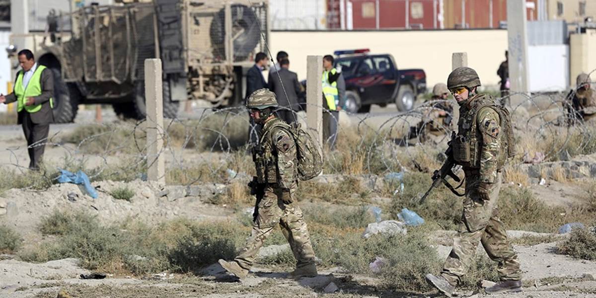 Samovražedný atentátnik zabíjal na zhromaždení odporcov Talibanu