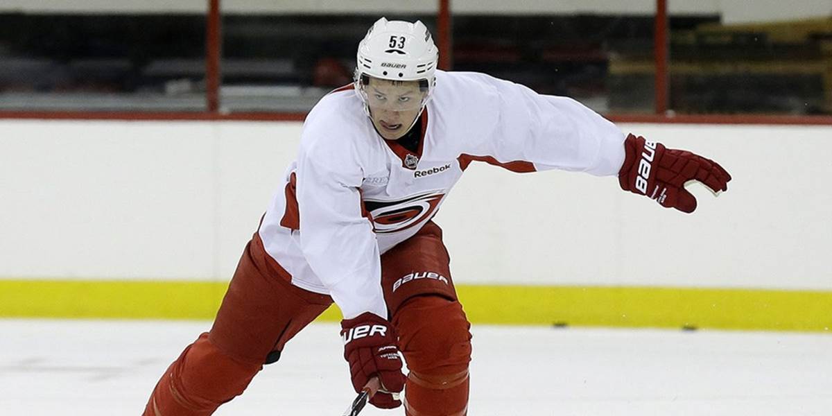 NHL: Jeff Skinner blízko k návratu do zostavy Caroliny