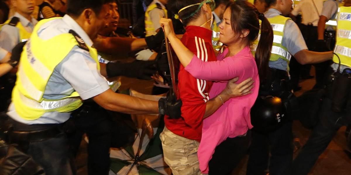 Hongkongská polícia tvrdo zasiahla proti demonštrantom