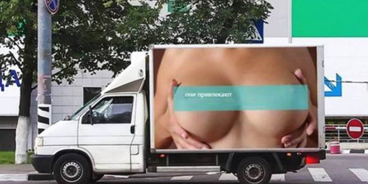 FOTO Táto reklama spôsobila v Moskve viac ako 500 dopravných nehôd!