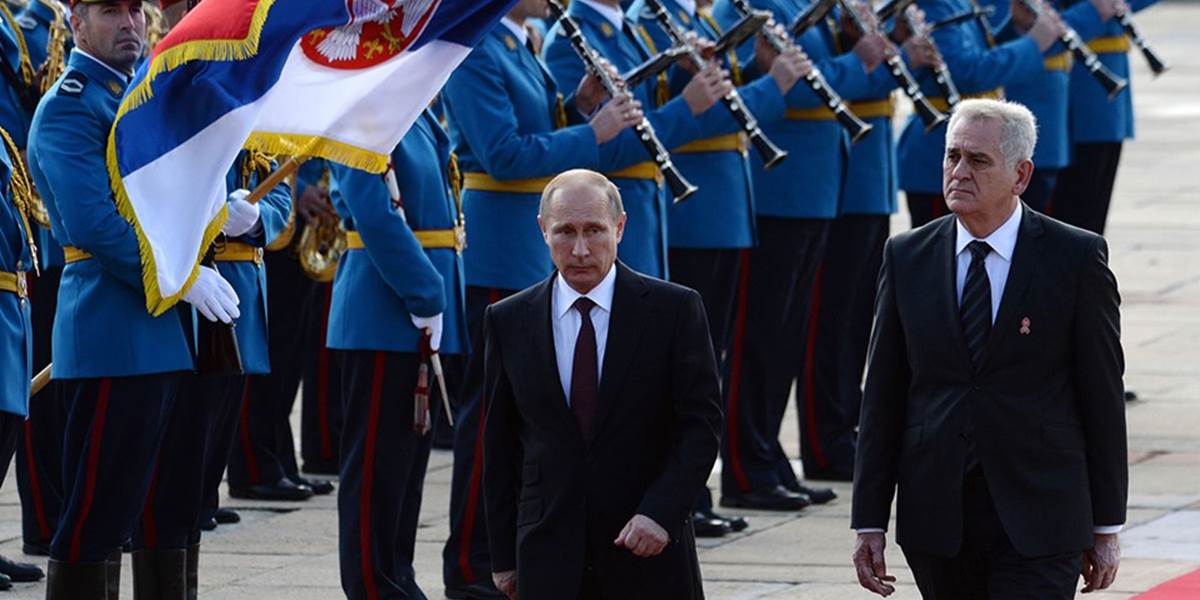 Srbsko vylúčilo sankcie voči Rusku, Putin dostal najvyššie štátne vyznamenanie