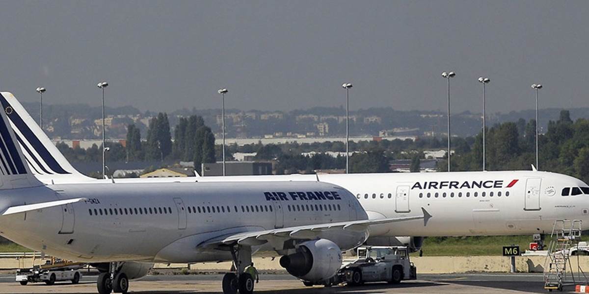 Lietadlo na madridskom letisku pre možný prípad eboly dočasne izolovali
