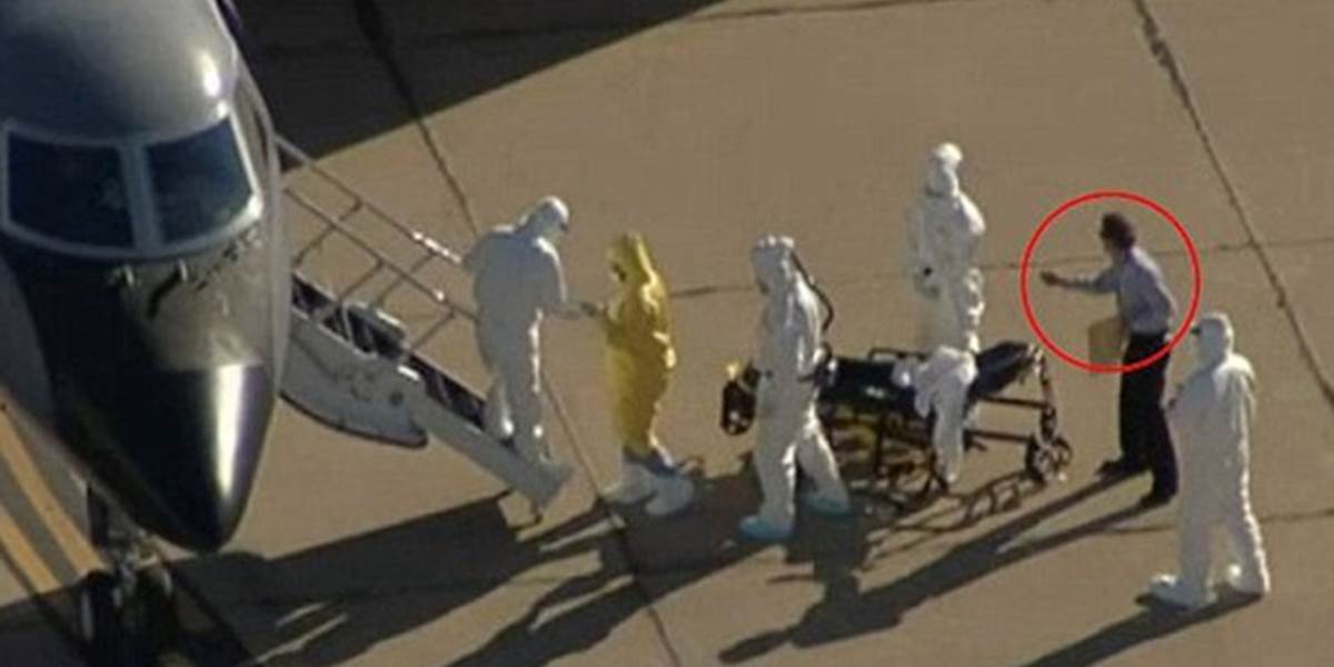 VIDEO Kto je to? Záhadný muž sa motal pri žene nakazenej ebolou bez ochranného obleku!
