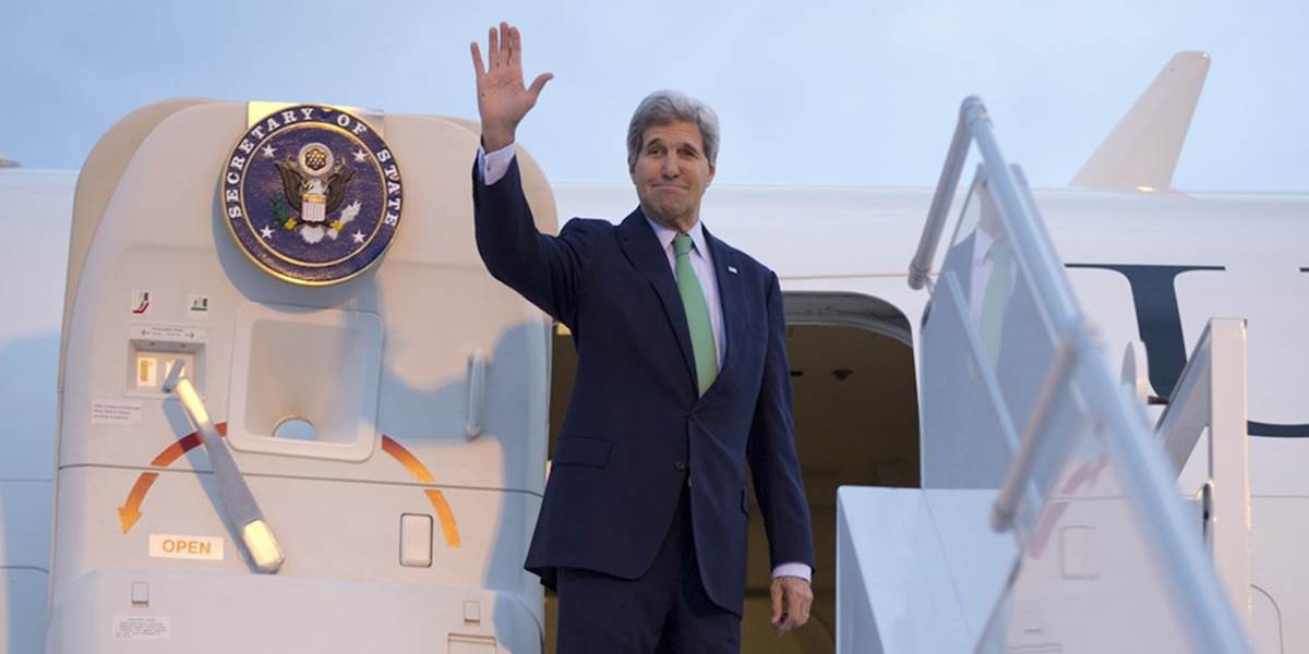 John Kerry používa zastaralý letecký špeciál: Opäť nevzlietol, musel ísť komerčnou linkou!
