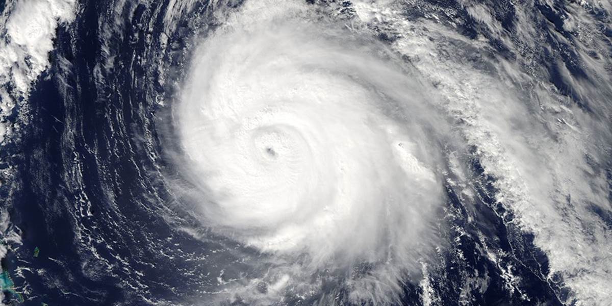 Silný hurikán Gonzalo naberá na sile, blíži sa k Bermudám!