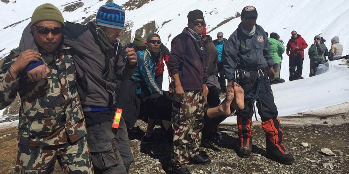 Počet obetí snehovej búrky v Nepáli stúpol na 39