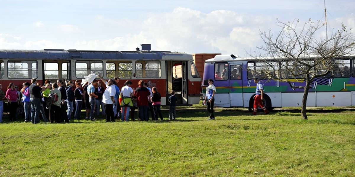Záchranári trénovali zásah pri zrážke autobusu s vlakom spolu s Rakúšanmi