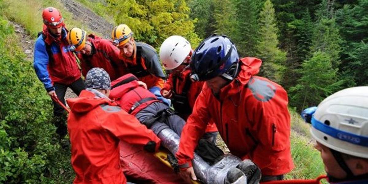 Záchranári pomáhali zranenej horolezkyni v oblasti Gerlachu