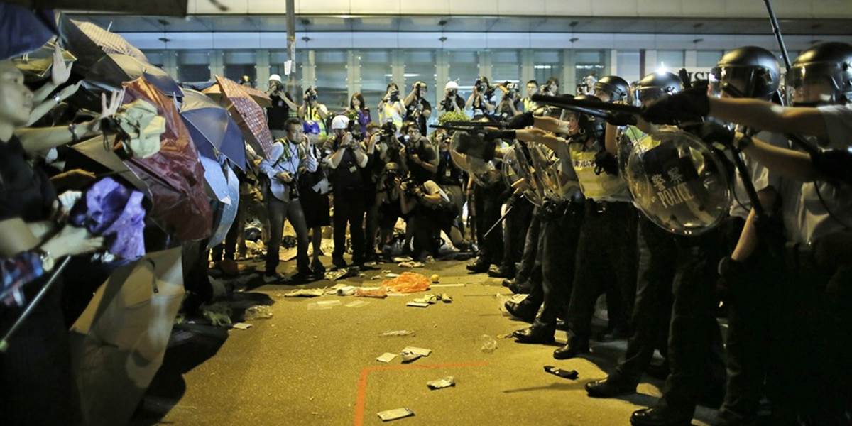 Pouličné nepokoje v Hongkongu pokračujú, rokovať sa bude na budúci utorok