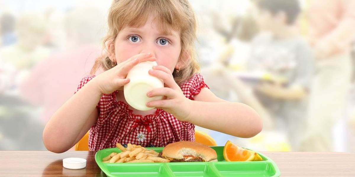 Parlament rozhodne, či predaj potravín v školských bufetoch sa obmedzí