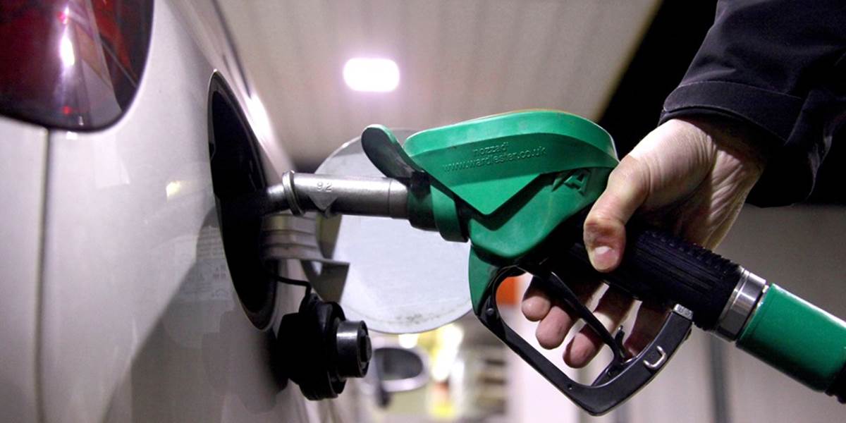 Ceny benzínu by mali rekordne klesnúť!