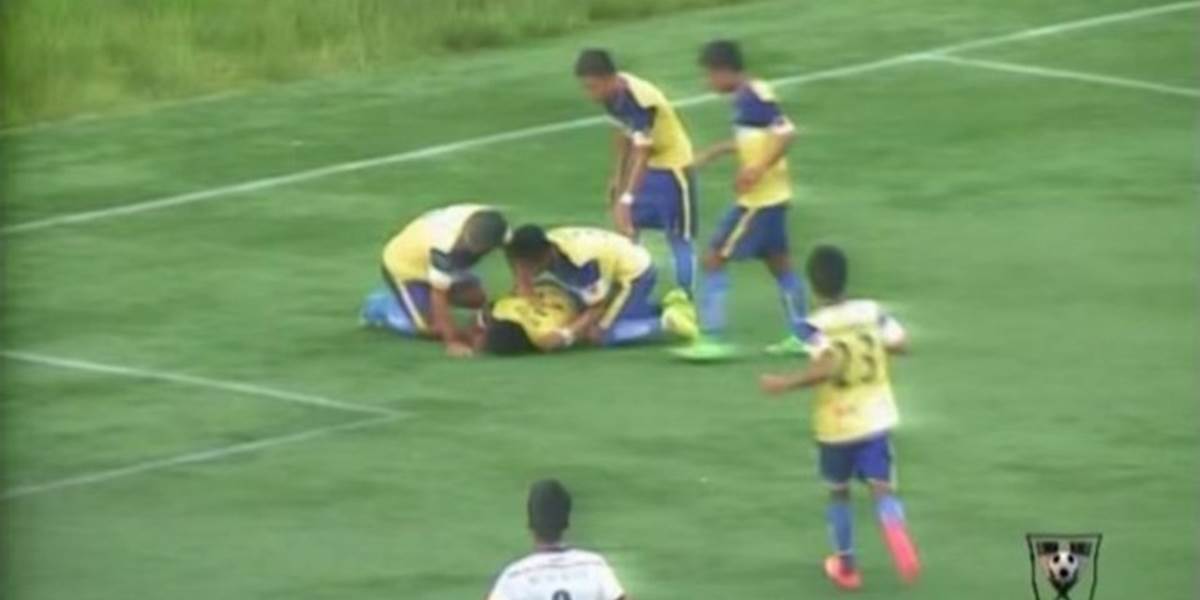 Tragické VIDEO: Futbalista chcel osláviť gól saltom, zabil sa!