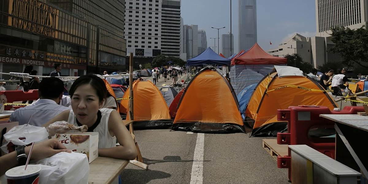 Hongkonský premiér: Protesty sú ovplyvňované zo zahraničia