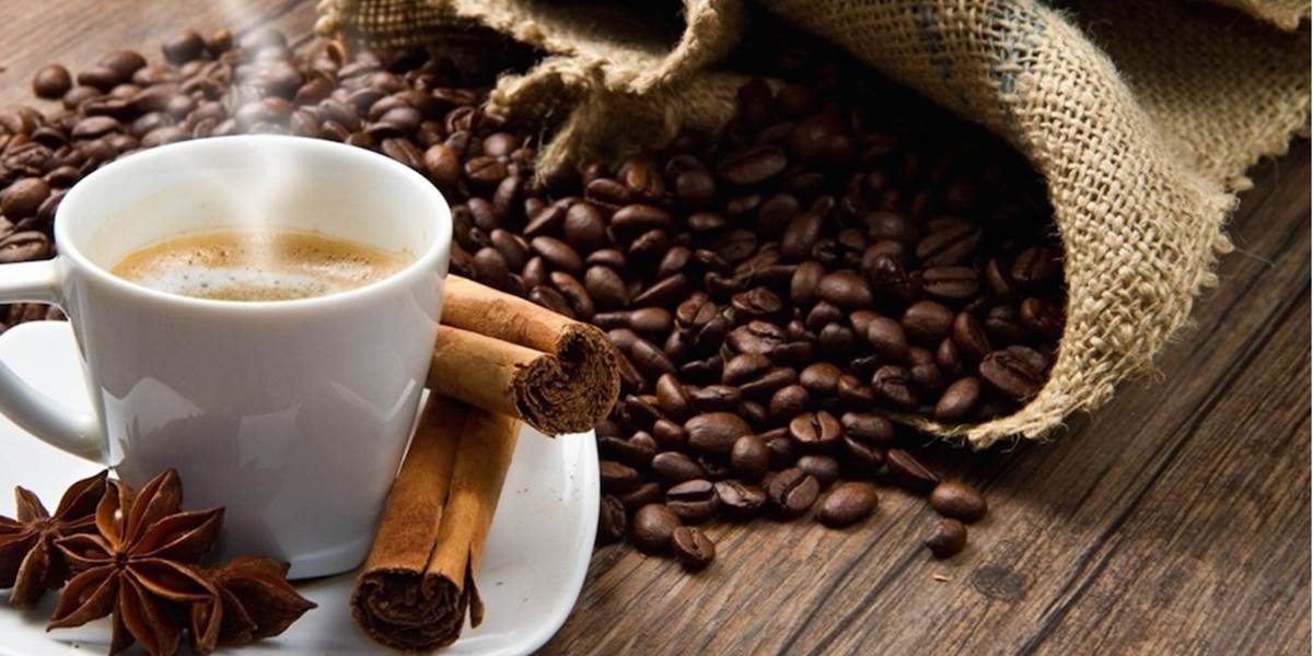 Ceny kávy klesli, v Brazílii sa očakáva lepšia úroda