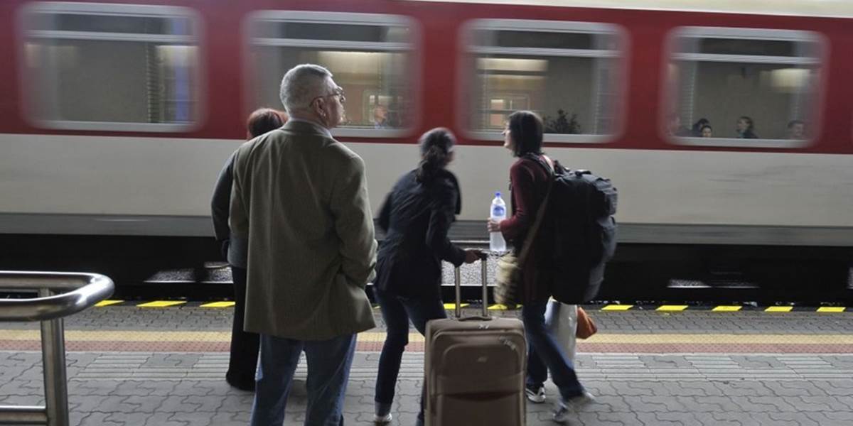 Vláda rozhodla: Od 17. novembra budú vlaky zadarmo pre deti, študentov a dôchodcov