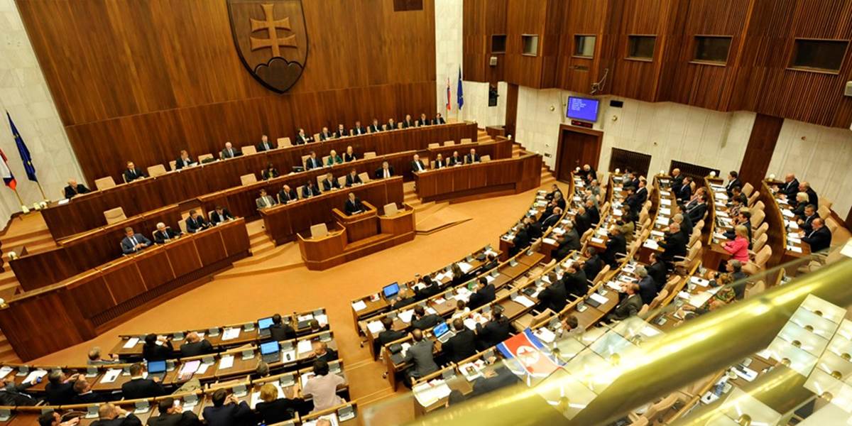 Parlament pokračuje v diskusii o novele zákona o dani z príjmov