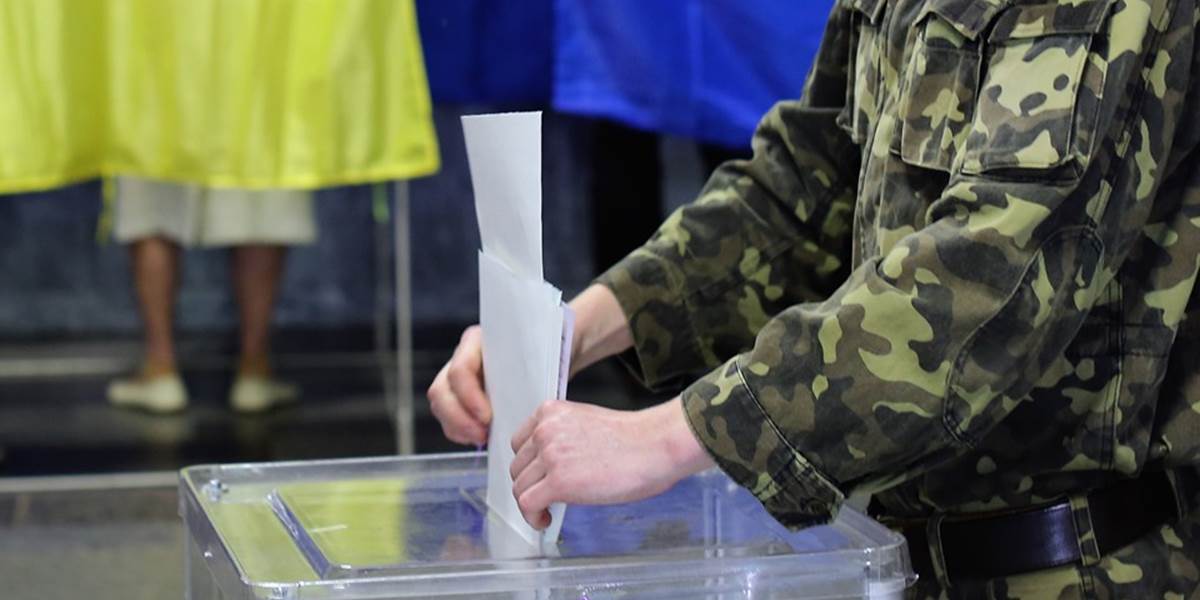 ÚVK dopravila hlasovacie lístky aj na Donbas