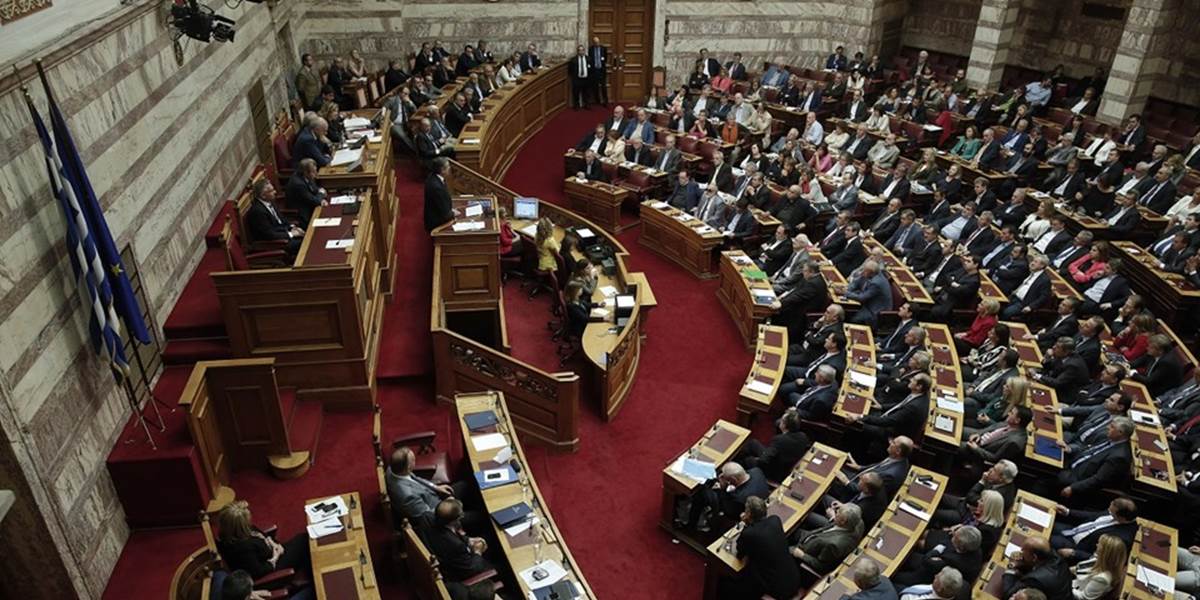 Grécky parlament schválil návrh legislatívy o splácaní nedoplatkov na daniach