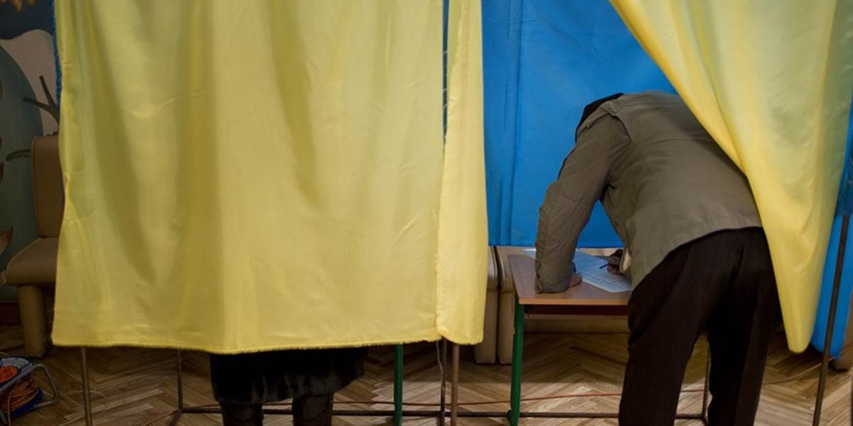 Na Ukrajine sa začali predčasné parlamentné voľby