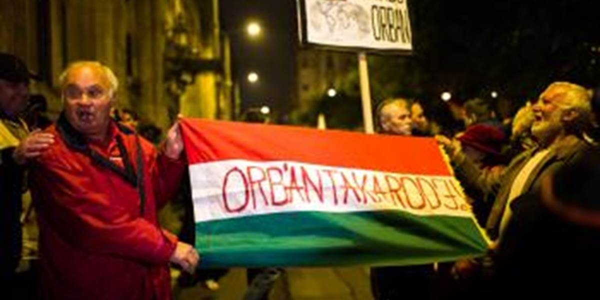 Demonštranti v Budapešti dali vláde 48 h na odvolanie návrhu na zdanenie internetu
