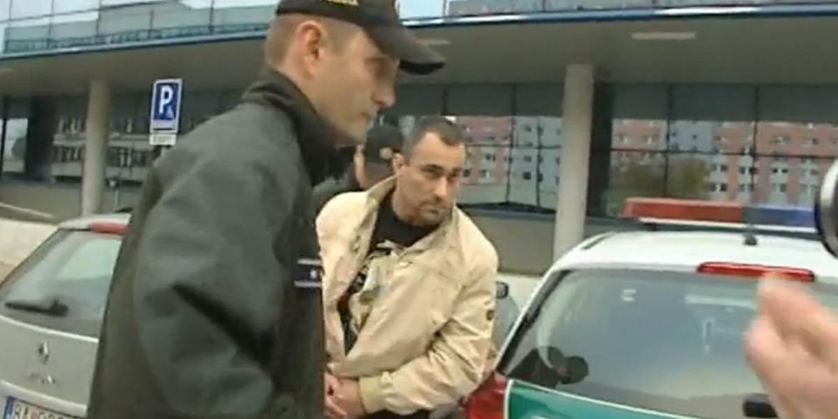 Agresívny policajt Tiefenbach je vo väzbe, hrozí mu osem rokov!