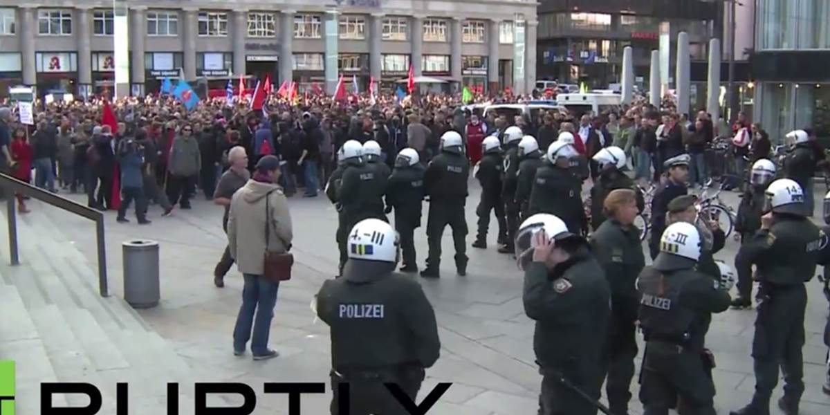 Tisíce nemeckých radikálov demonštrovali proti islamistom