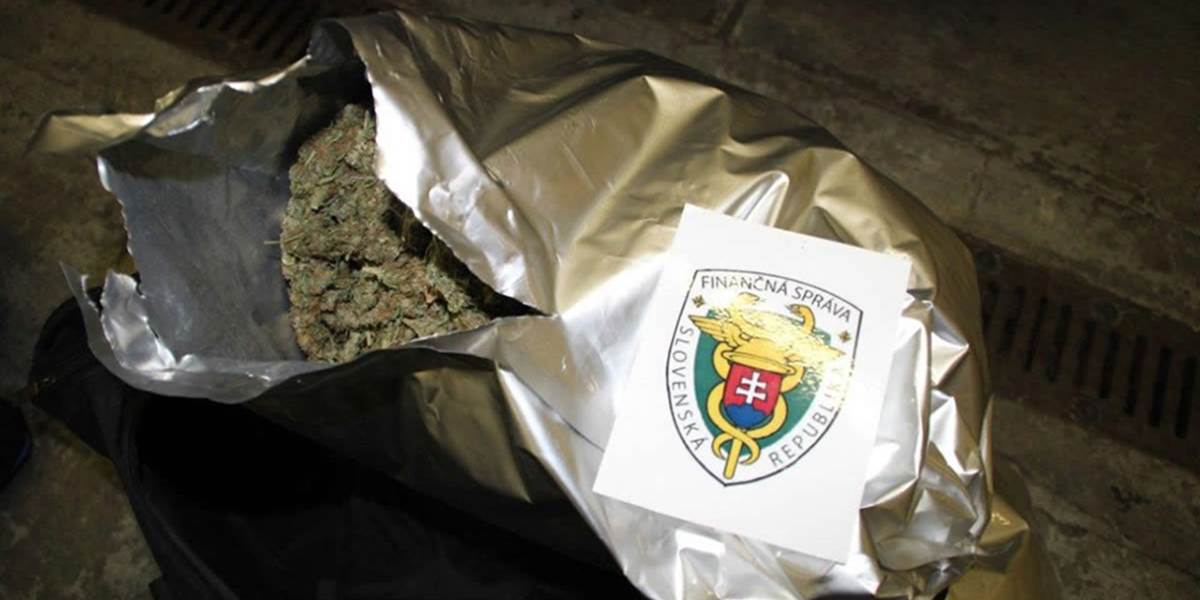 FOTO Zelený úlovok colníkov: Zaistili takmer desať kilogramov marihuany!