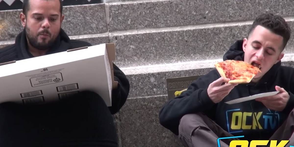 VIDEO Na ulici si pýtajú jedlo, prekvapí ich bezdomovec!