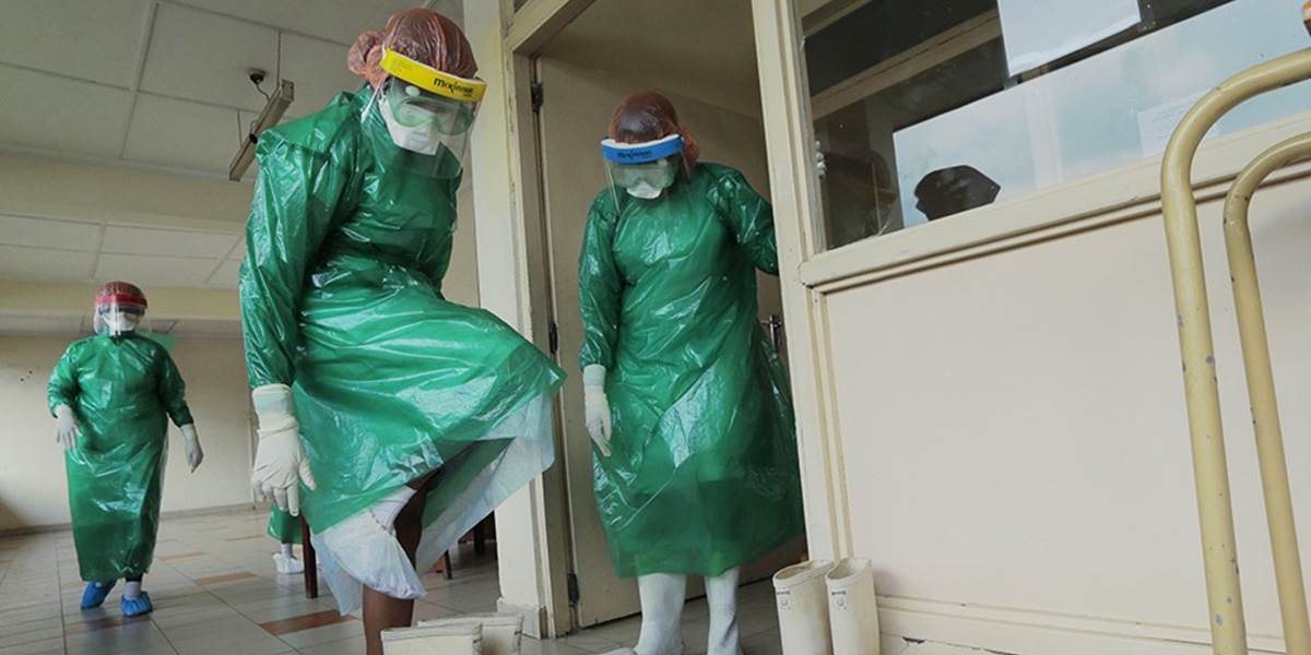 Na boj s epidémiou treba v západnej Afrike ďalších 5000 zdravotníkov