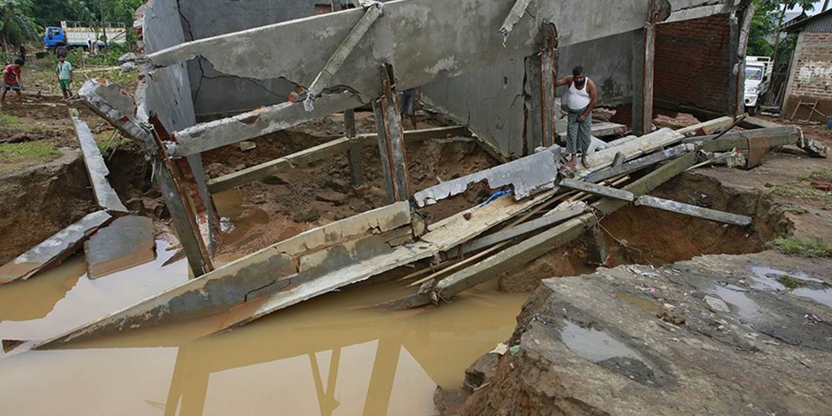 Zosuv pôdy na Srí Lanke podľa ministra neprežilo vyše 100 ľudí a 300 je nezvestných