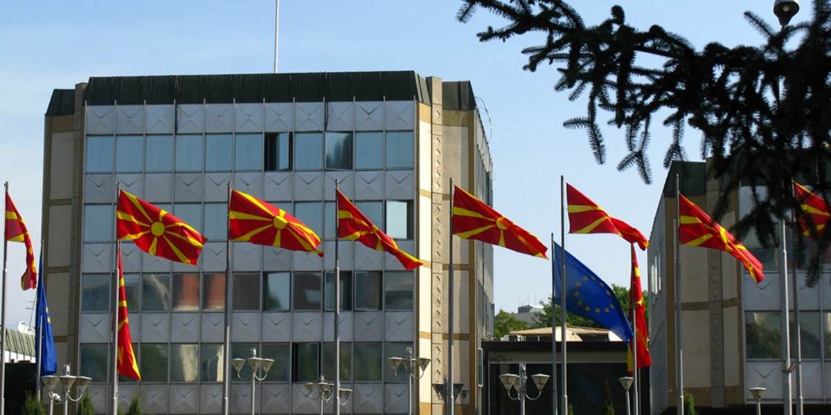 Na sídlo vlády v Skopje vystrelili zblízka dva projektily