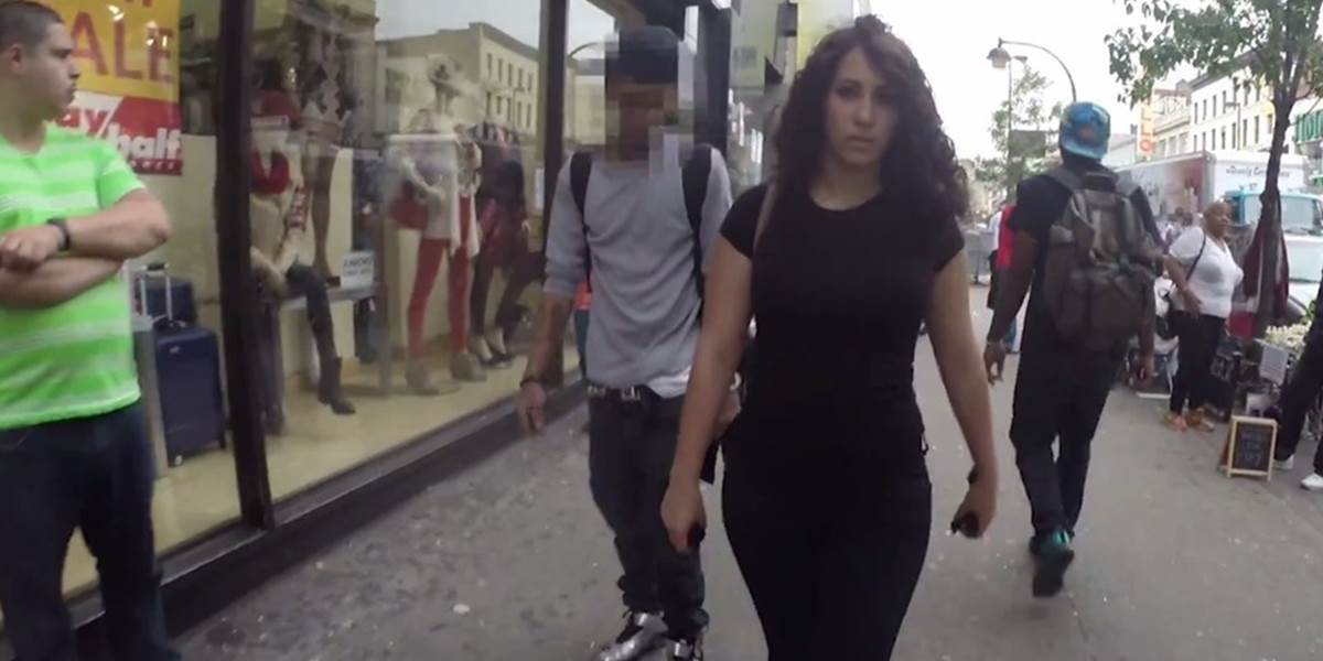 VIDEO Žena sa prechádzala ulicami New Yorku: Za 10 hodín ju obťažovali viac ako 100-krát!