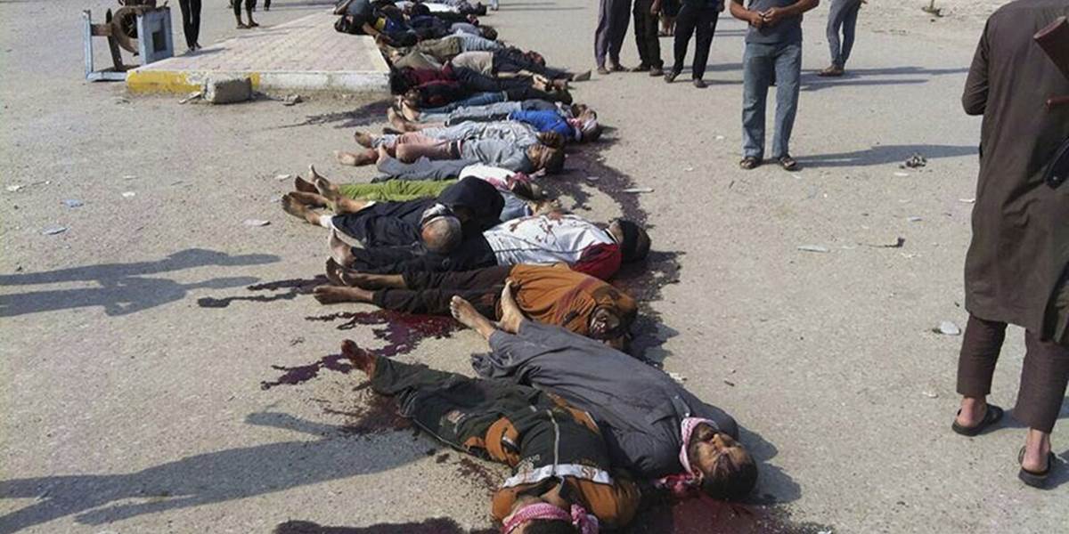 V masovom hrobe našli telá 150 sunnitských bojovníkov proti IS