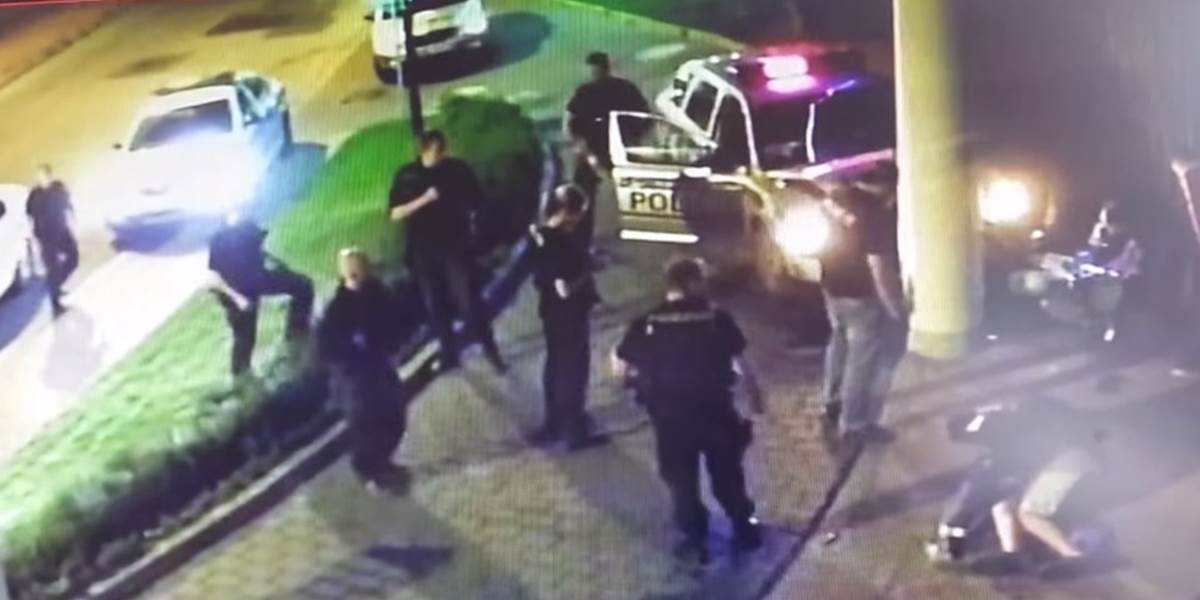 VIDEO Policajná brutalita v Česku: Motorkára takmer zabili kvôli priestupku!