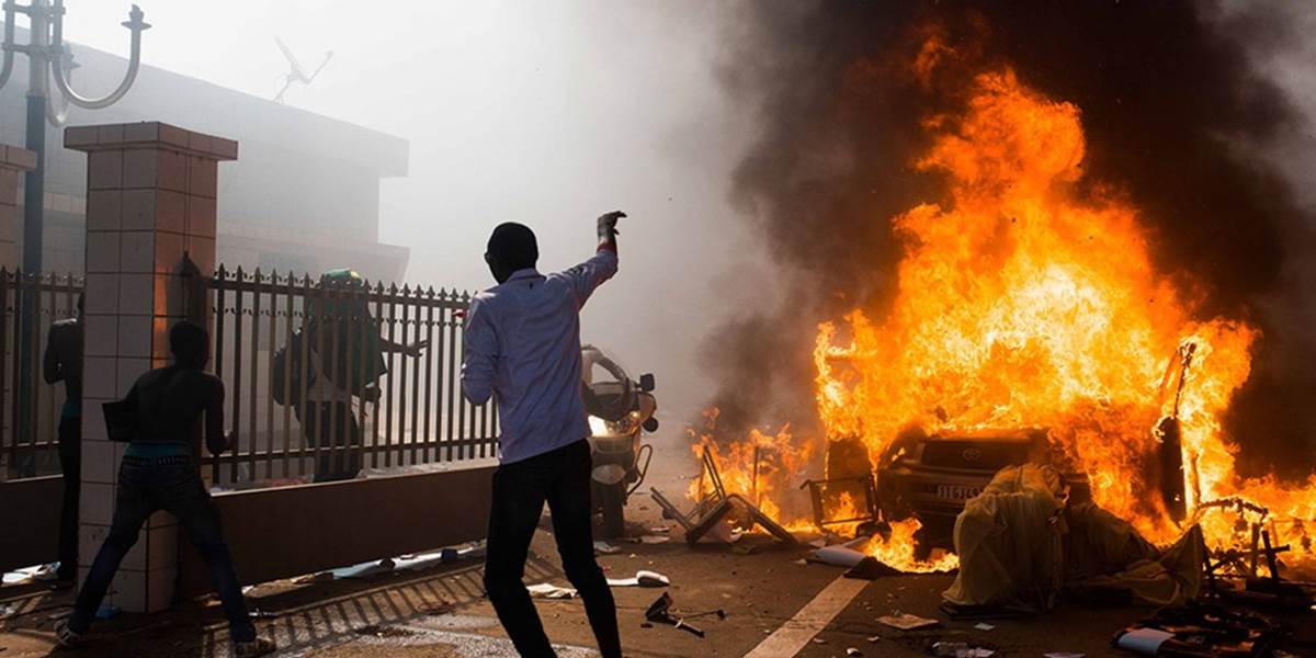 Burkinský prezident vyhlásil výnimočný stav, žiada ukončiť protesty