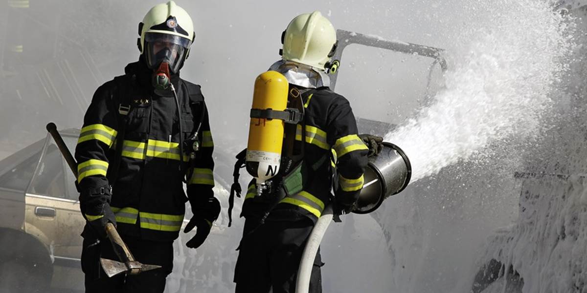 Požiar trafostanice v chemických závodoch Nováky hasiči uhasili