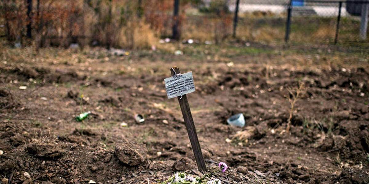Otrasný nález na východe Ukrajiny: V Krasnoarmijsku našli telá takmer troch stoviek znásilnených žien!