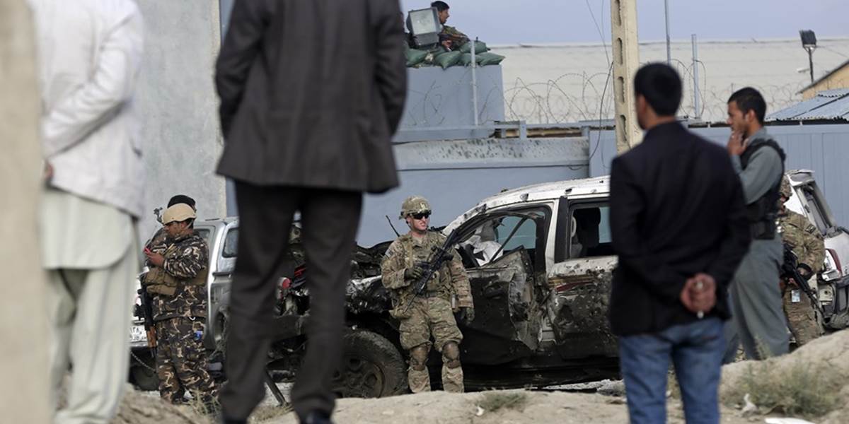 Samovražedný útočník v Afganistane zabil desať ľudí