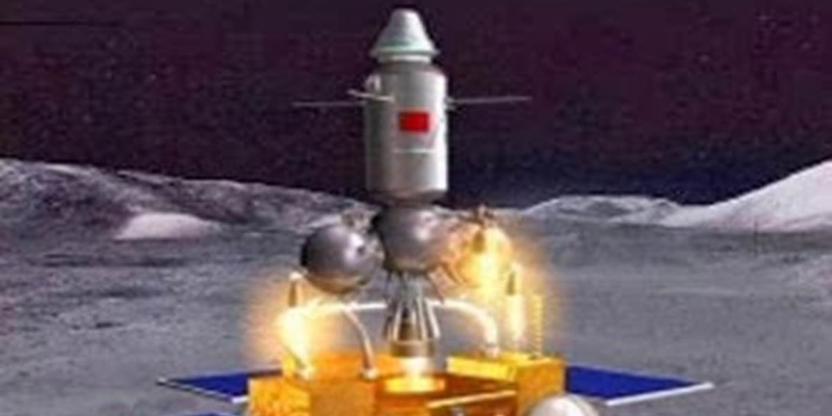 Čínska experimentálna sonda sa po oblete Mesiaca vrátila na Zem
