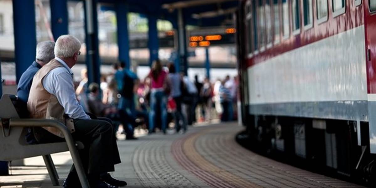 Seniori si môžu do 11. januára kúpiť nulový lístok vo vlakoch bez prirážky