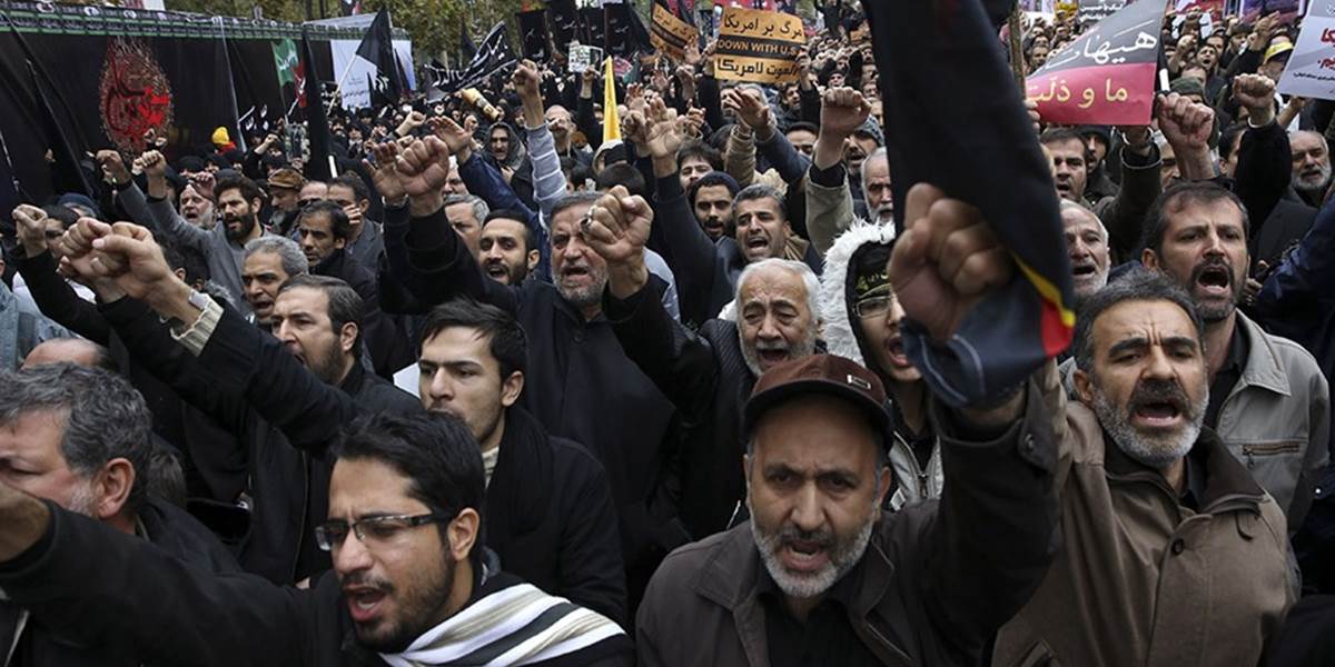 Tisícky Iránčanov oslavovali výročie útoku na ambasádu USA